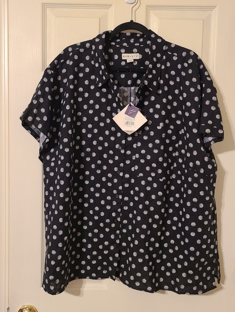 NWT Ava & Viv Black Seashell Short Sleeve Button-Up Shirt
